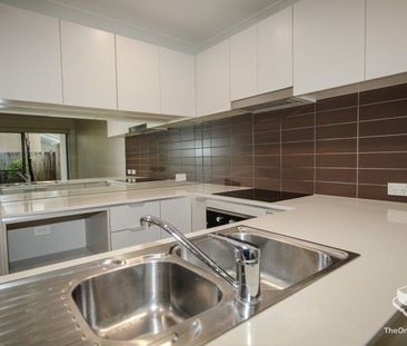 Spacious Modern Living in the Heart of Parkinson - Photo 3