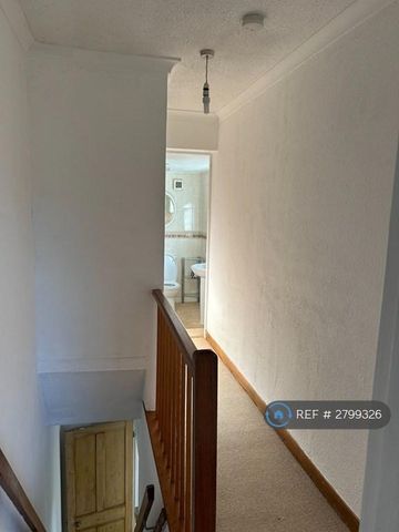 2 bedroom terraced house to rent - Photo 4