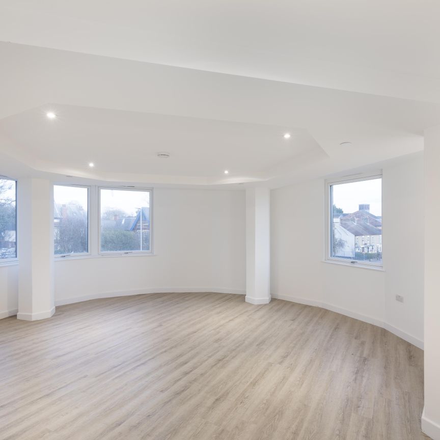 Broadway, Peterboough - Photo 1