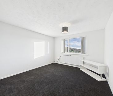2 bedroom Flat To Let - Photo 2