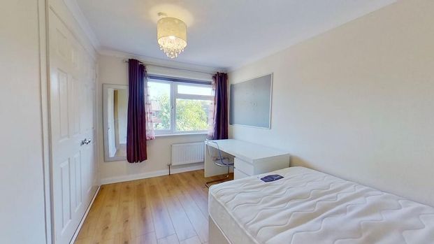 4 bedroom terraced house to rent - Photo 1