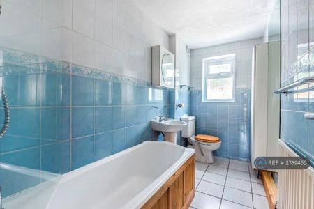 2 bedroom terraced house to rent - Photo 2