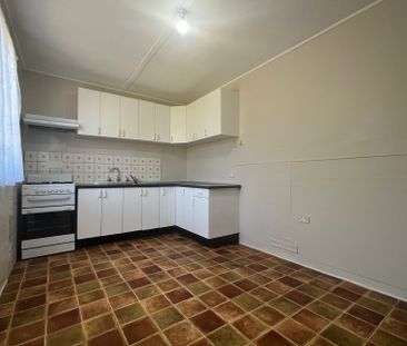 Perfectly Positioned Family Home - Photo 3