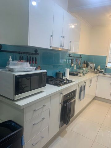 Spacious family home near Noble Park Centre - Photo 2