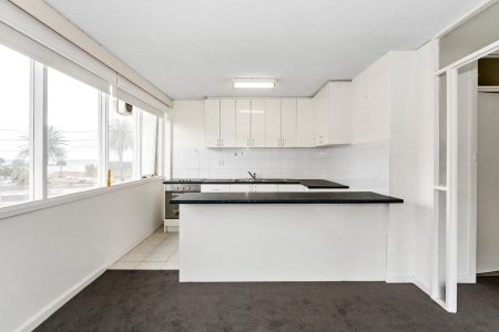 Light Filled One Bedroom In Prime St Kilda Location - Photo 4