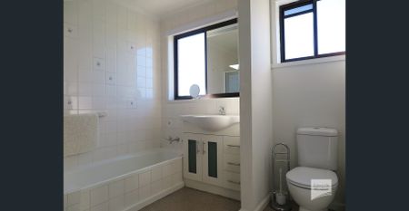 Partly Furnished Top-Floor Unit– 10 Minutes to Hobart CBD - Photo 2