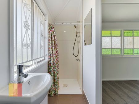 REFURBISHED, 1 BEDROOM APARTMENT WITH PARKING SPACE - Photo 5