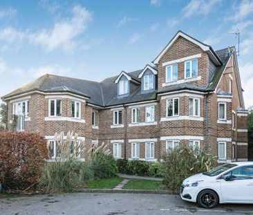 Bright one bedroom ground floor flat with off-street parking in Kew - Photo 6