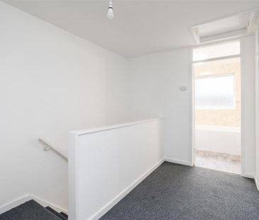 3 bedroom detached house to rent - Photo 3