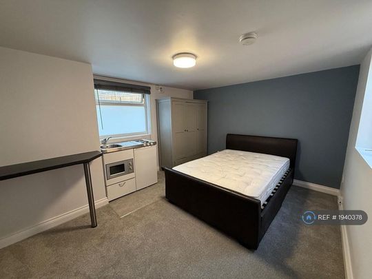 Studio to rent - Photo 1