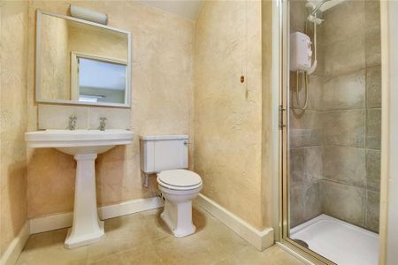 3 bedroom end of terrace house to rent - Photo 5