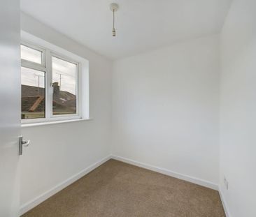 2 bedroom end of terrace house to rent - Photo 3