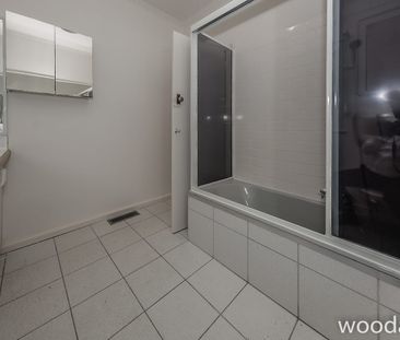 Large Family Home freshly painted throughout with new carpets and b... - Photo 3