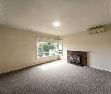 AFFORDABLE THREE-BEDROOM HOUSE IN OAKLEIGH EAST - Photo 2