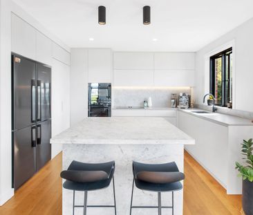 Sunny Penthouse Apartment, immaculately presented, superbly locatio... - Photo 3