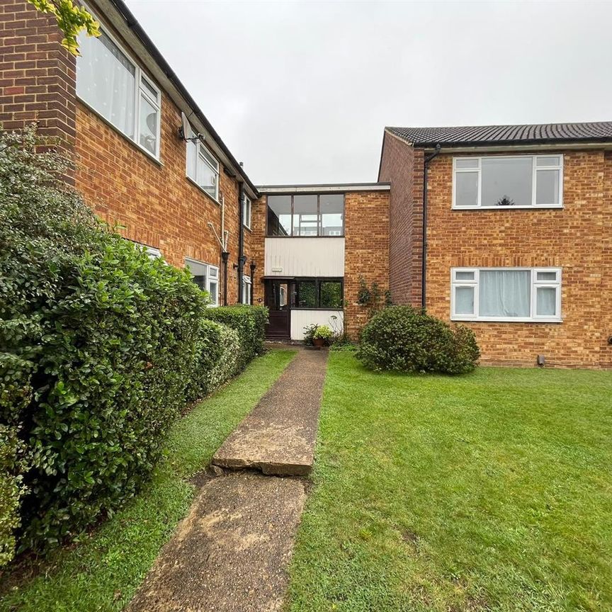 2 bed flat to rent in Kingsfield Road, Oxhey, WD19 - Photo 1