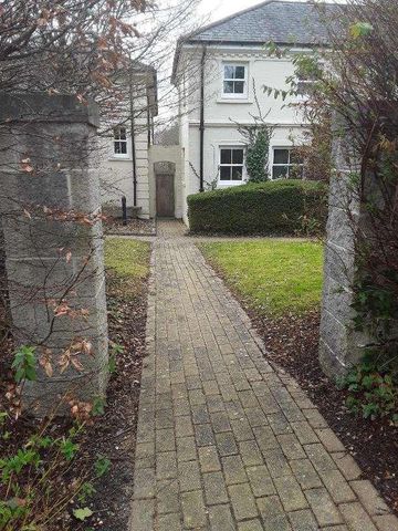 Tatchbury Mount, Calmore, SO40 - Photo 5