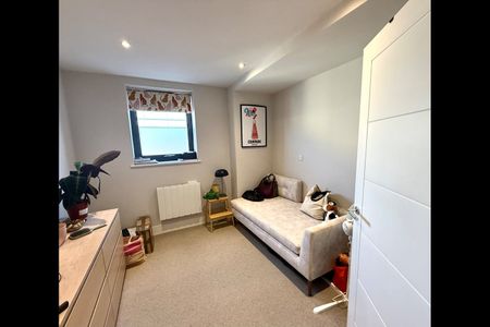 2 Bed Flat, Portland Square, BS2 - Photo 4