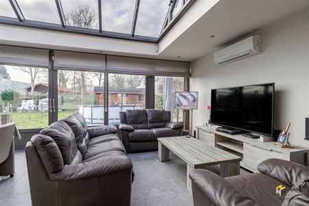 Instapklare laagbouwvilla (178 m²) met 4 slaapkamers, garage en tuin (335 m²) in Edegem. - Photo 2