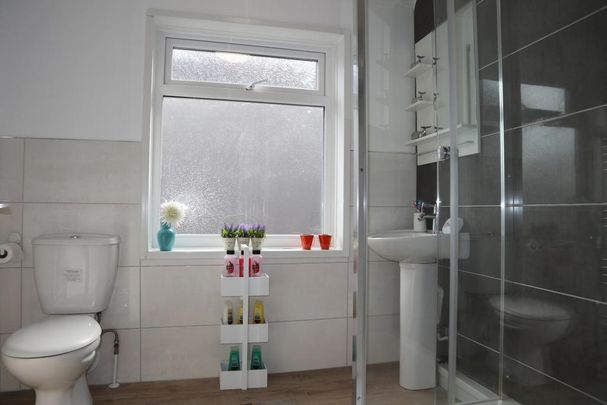 6 bedroom house to rent - Photo 1