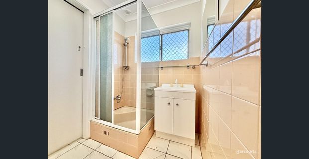 Convenient Two-Bedroom Apartment... - Photo 1