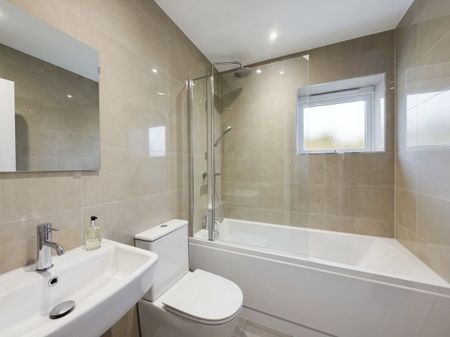 Sutton Court Road, Sutton - Photo 2