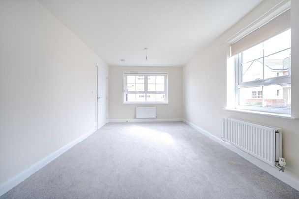 Southwold Drive, Hampton Beach, Peterborough - Photo 1