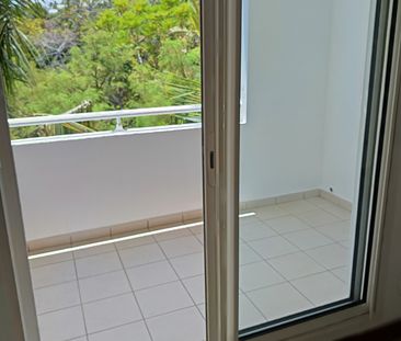 Location Appartement 1 pièce 28m² ST DENIS 97400 - Photo 2