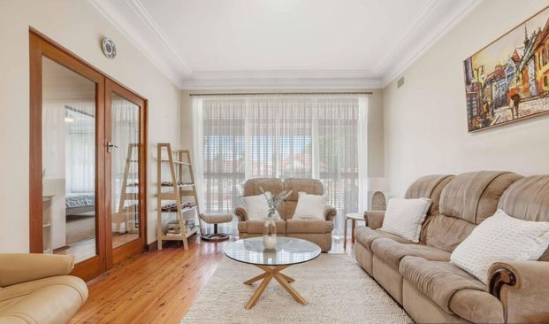 Charming 3-Bedroom Home In Immaculate Condition - Photo 1