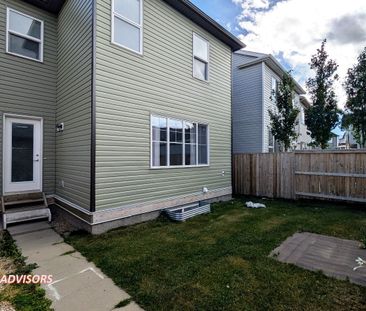 GREAT UPPER 3 BED, 2.5 BATH, 2 STOREY SF HOME WITH A DOUBLE DETACHE... - Photo 6