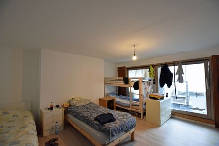 Ruim appartement gelegen op de Markt van Eeklo! - Photo 2