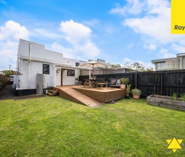 Versatile Living in the Heart of Onehunga - Photo 5