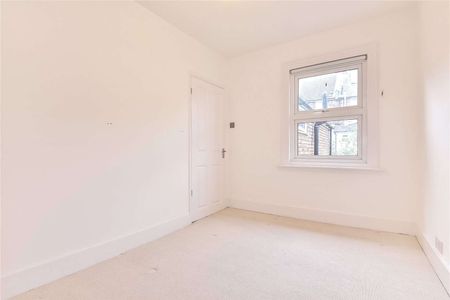 A charming and well presented home in an ideal Sevenoaks location. - Photo 5