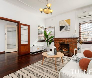 Beautifully renovated 2 bedroom home - Photo 2