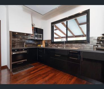 $850/ Week Near Airport, Costco, DFO! - Photo 4