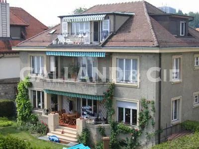 Appartement de 5 pièces au 1er avec balcon et vue sur le lac. - Photo 1