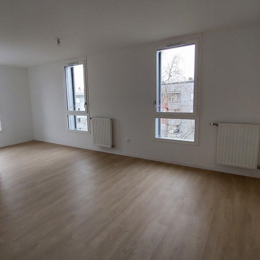 location Appartement T1 DE 31.12m² À NANTERRE - Photo 1