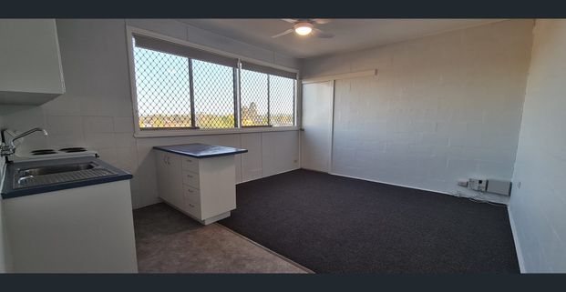 Central One Bedroom Apartment - Water Included! - Photo 1