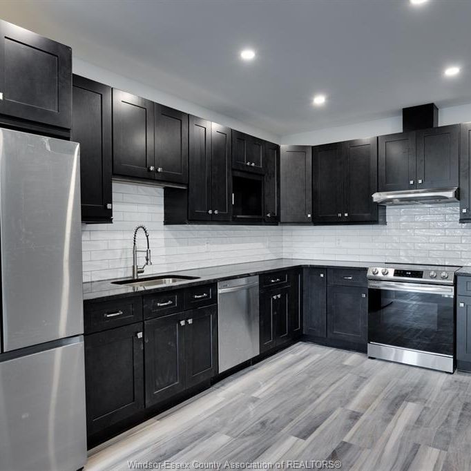 For Lease - 1500 OUELLETTE Unit# 405, Windsor, Ontario - Photo 1