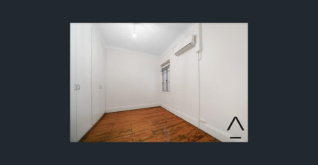 FABULOUS LOCATION, WALK TO KING STREET! - Photo 2