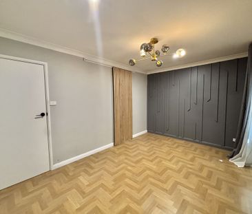 Luxurious Family Living with Space, Style & Comfort - Photo 1