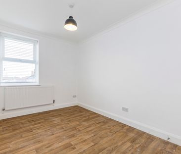 apartment to rent Gander Green Lane, Sutton, SM1 - Photo 1