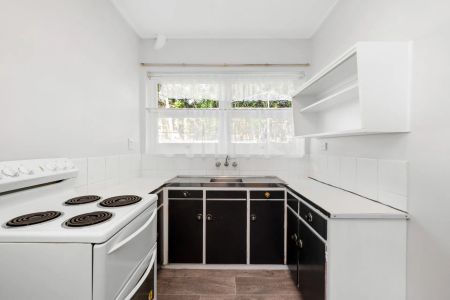 Charming One-Bedroom Unit in a Small, Quiet Complex - Photo 3