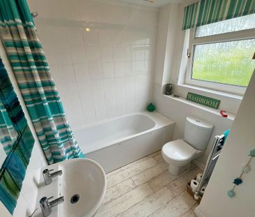 3 bedroom semi-detached house to rent - Photo 6