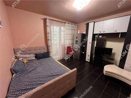 Garsoniera decomandata cu balcon la etajul 2 zona Turnisor d - Fotografie 3