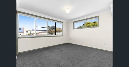 Four bedroom high set home close to town - Photo 5