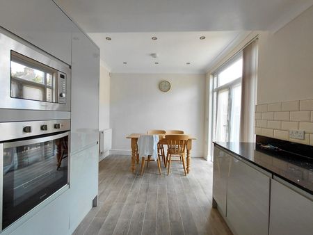 Walmington Fold, West Finchley, London, N12 - Photo 5