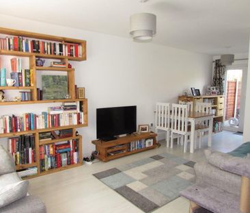 2 bedroom mews to rent - Photo 3