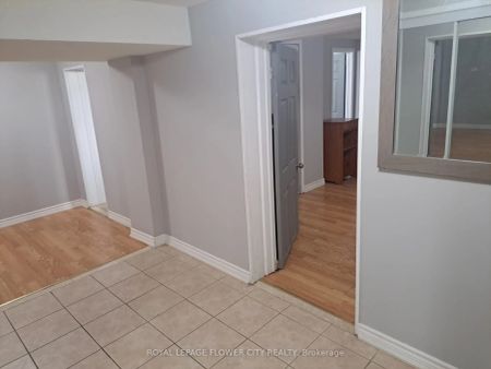 34 Ashwood Crescent #Basement - Photo 3