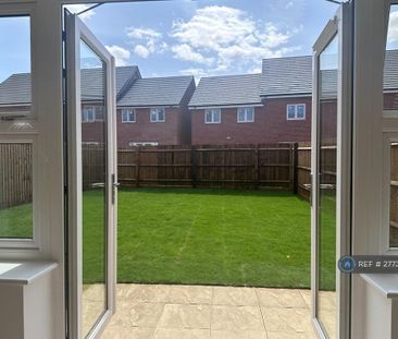 3 bedroom semi-detached house to rent - Photo 4